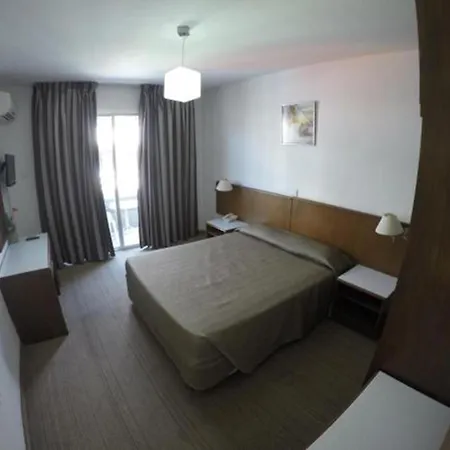 Les Palmiers Petrou Apartamento Lárnaca