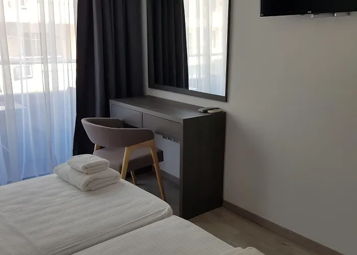 Les Palmiers Petrou *