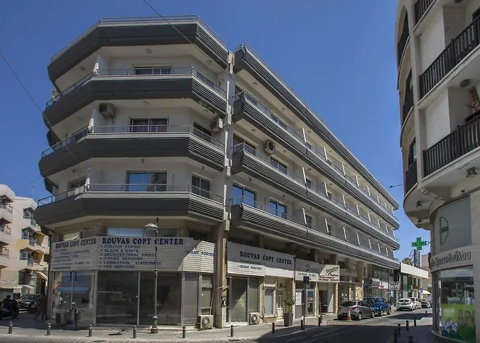 Les Palmiers Petrou Daire