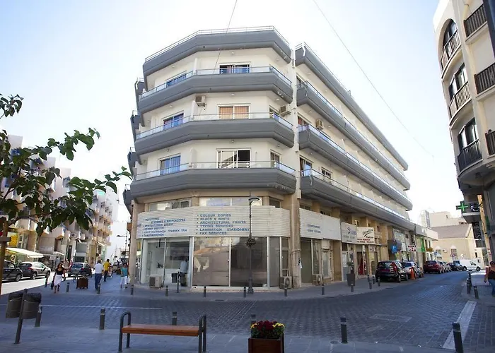 Les Palmiers Petrou Lejlighed Larnaca